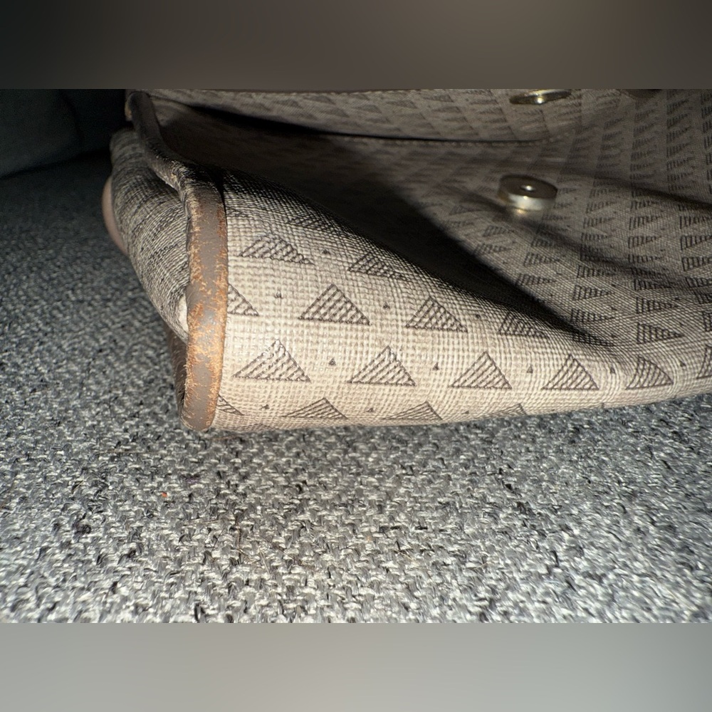 Geometric Patterned Clutch - Picture 7 of 13